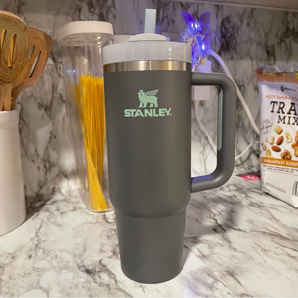 Stanley 30oz Quencher
